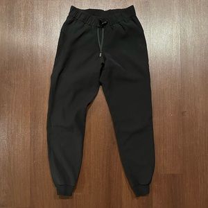 Lululemon on the fly jogger
